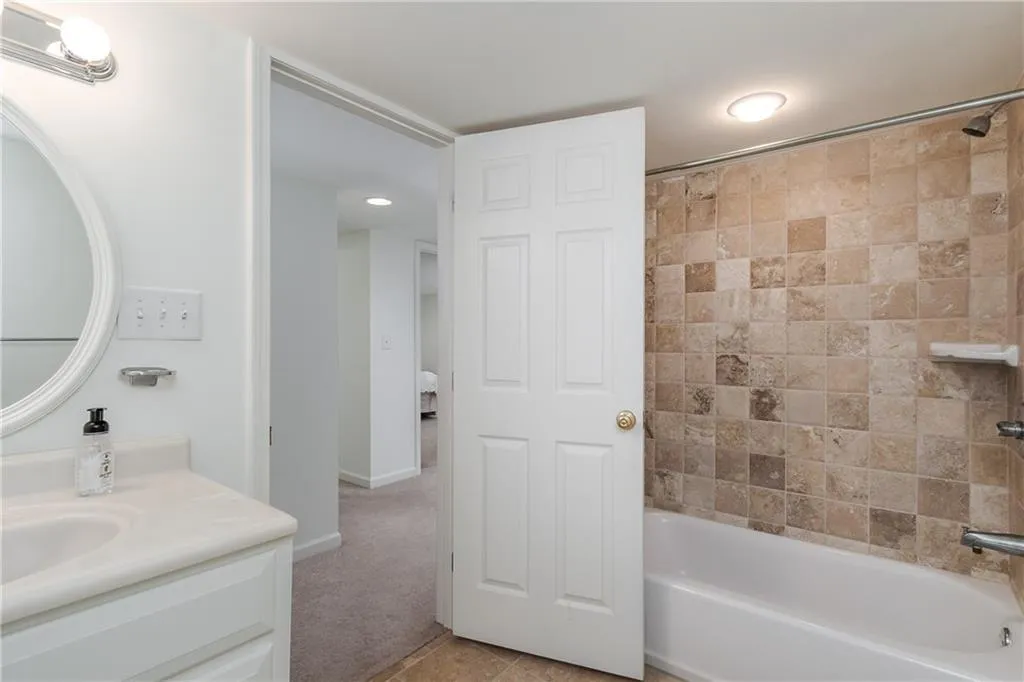 5585 Lake Island Drive, Sandy Springs, Georgia 30327, 4 Bedrooms Bedrooms, ,3 BathroomsBathrooms,Residential,Sold,5585 Lake Island Drive,6517869