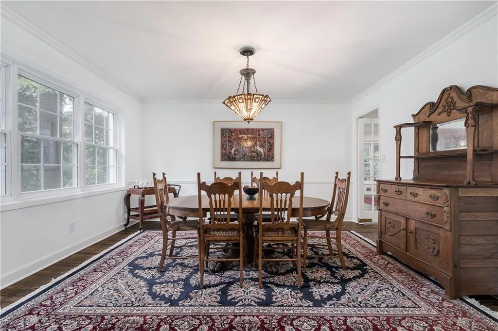 5585 Lake Island Drive, Sandy Springs, Georgia 30327, 4 Bedrooms Bedrooms, ,3 BathroomsBathrooms,Residential,Sold,5585 Lake Island Drive,6517869