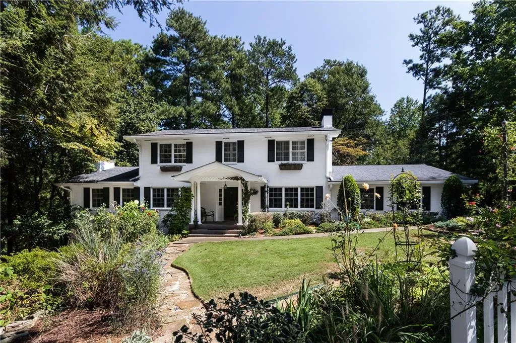 5585 Lake Island Drive, Sandy Springs, Georgia 30327, 4 Bedrooms Bedrooms, ,3 BathroomsBathrooms,Residential,Sold,5585 Lake Island Drive,6517869
