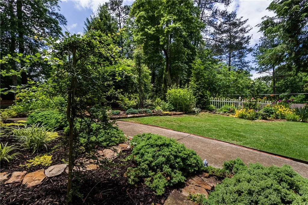 5585 Lake Island Drive, Sandy Springs, Georgia 30327, 4 Bedrooms Bedrooms, ,3 BathroomsBathrooms,Residential,Sold,5585 Lake Island Drive,6517869