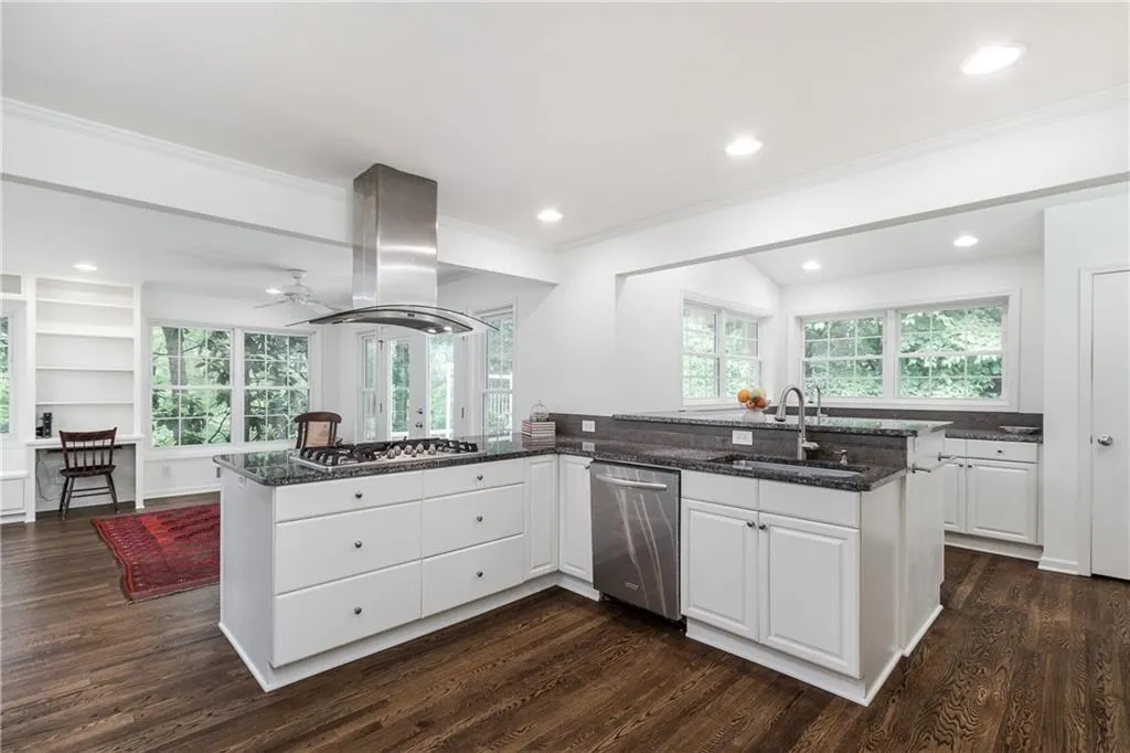 5585 Lake Island Drive, Sandy Springs, Georgia 30327, 4 Bedrooms Bedrooms, ,3 BathroomsBathrooms,Residential,Sold,5585 Lake Island Drive,6517869