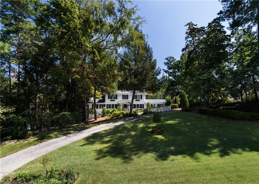5585 Lake Island Drive, Sandy Springs, Georgia 30327, 4 Bedrooms Bedrooms, ,3 BathroomsBathrooms,Residential,Sold,5585 Lake Island Drive,6517869