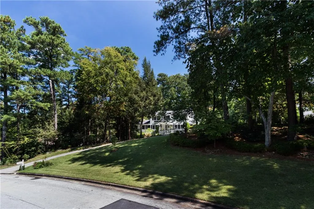 5585 Lake Island Drive, Sandy Springs, Georgia 30327, 4 Bedrooms Bedrooms, ,3 BathroomsBathrooms,Residential,Sold,5585 Lake Island Drive,6517869