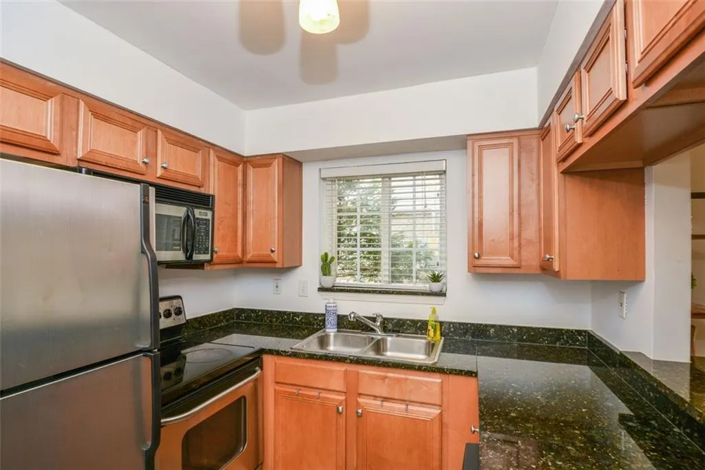 6940 Roswell Road Unit 22b, Atlanta, Georgia 30328, 1 Bedroom Bedrooms, ,1 BathroomBathrooms,Residential,Sold,6940 Roswell Road Unit 22b,6945947