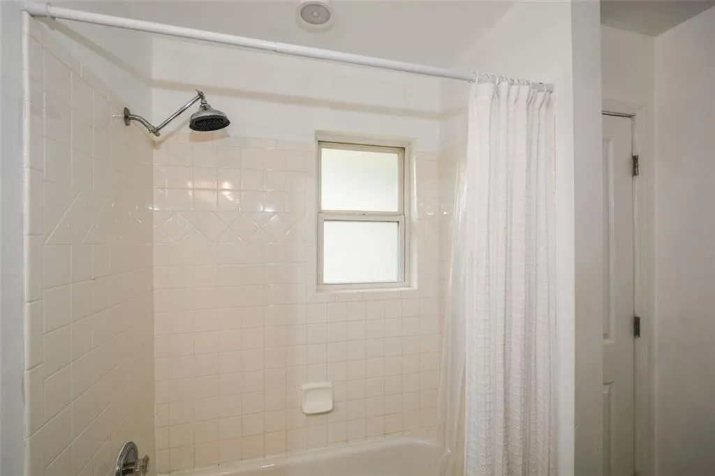 6940 Roswell Road Unit 22b, Atlanta, Georgia 30328, 1 Bedroom Bedrooms, ,1 BathroomBathrooms,Residential,Sold,6940 Roswell Road Unit 22b,6945947