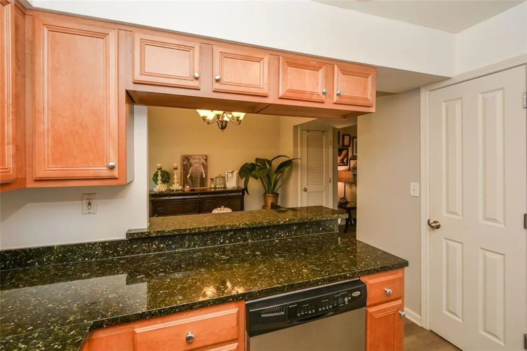 6940 Roswell Road Unit 22b, Atlanta, Georgia 30328, 1 Bedroom Bedrooms, ,1 BathroomBathrooms,Residential,Sold,6940 Roswell Road Unit 22b,6945947