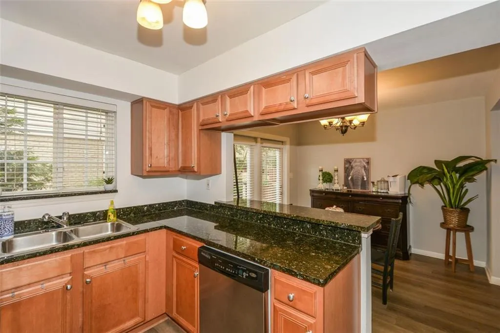 6940 Roswell Road Unit 22b, Atlanta, Georgia 30328, 1 Bedroom Bedrooms, ,1 BathroomBathrooms,Residential,Sold,6940 Roswell Road Unit 22b,6945947