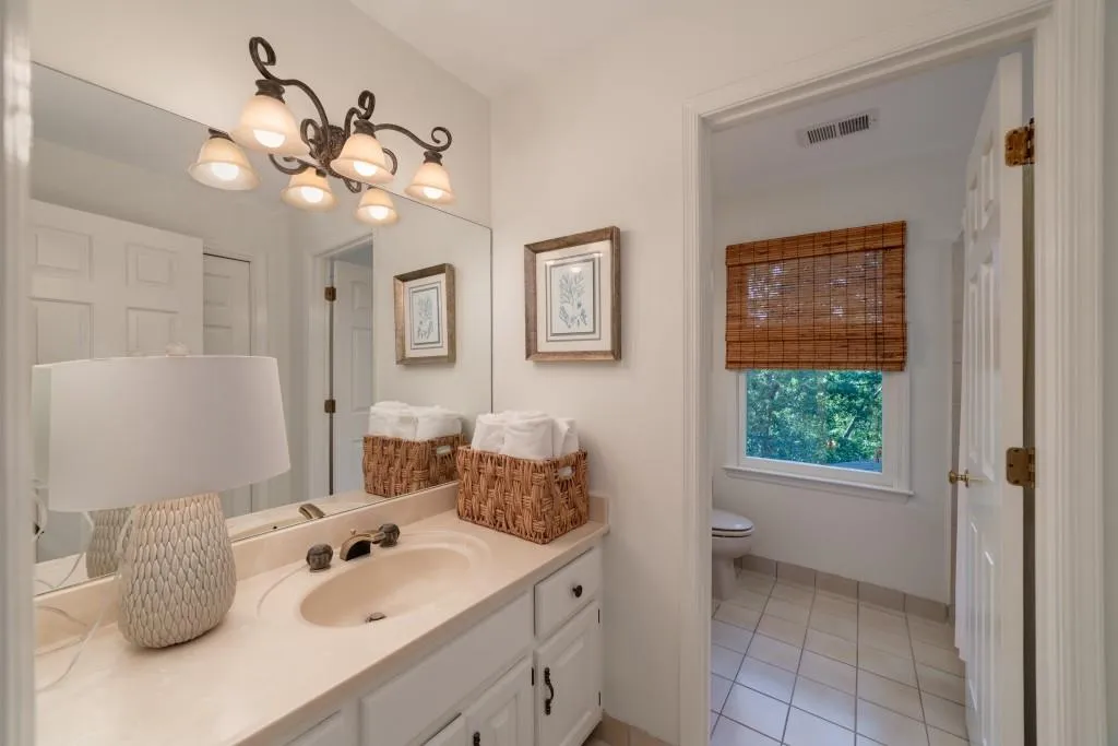 11 Heards Overlook Court, Sandy Springs, Georgia 30328, 5 Bedrooms Bedrooms, ,4 BathroomsBathrooms,Residential,Sold,11 Heards Overlook Court,6777290