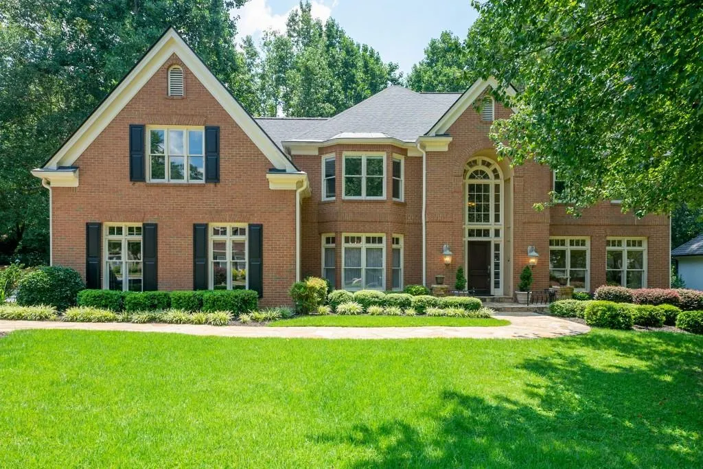 135 Grogans Lake Drive, Sandy Springs, Georgia 30350, 6 Bedrooms Bedrooms, ,4 BathroomsBathrooms,Residential,Sold,135 Grogans Lake Drive,6756364