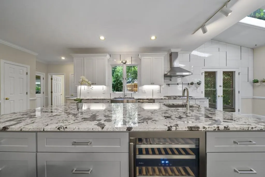 135 Grogans Lake Drive, Sandy Springs, Georgia 30350, 6 Bedrooms Bedrooms, ,4 BathroomsBathrooms,Residential,Sold,135 Grogans Lake Drive,6756364