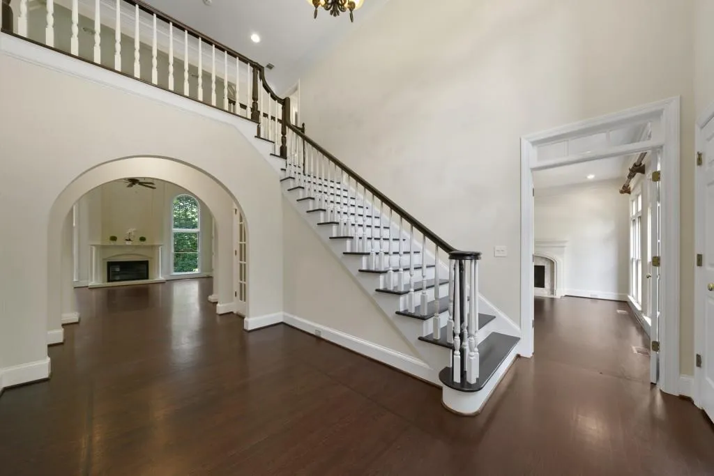 135 Grogans Lake Drive, Sandy Springs, Georgia 30350, 6 Bedrooms Bedrooms, ,4 BathroomsBathrooms,Residential,Sold,135 Grogans Lake Drive,6756364