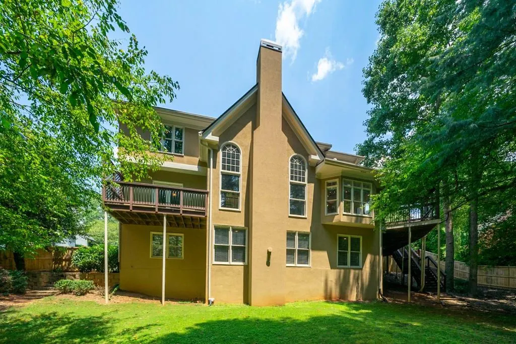 135 Grogans Lake Drive, Sandy Springs, Georgia 30350, 6 Bedrooms Bedrooms, ,4 BathroomsBathrooms,Residential,Sold,135 Grogans Lake Drive,6756364