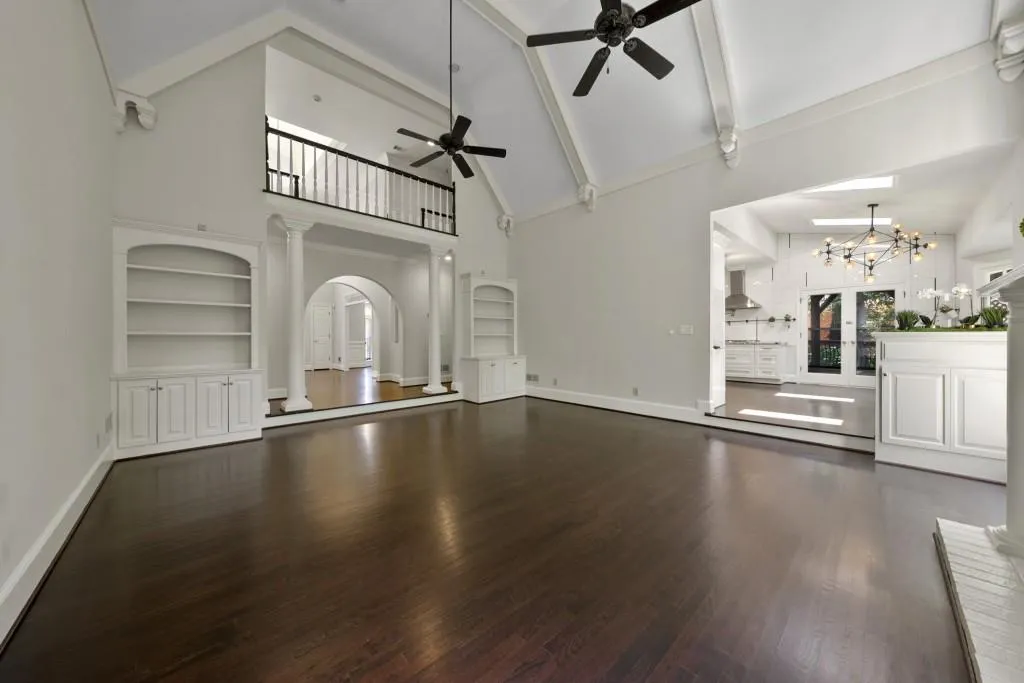 135 Grogans Lake Drive, Sandy Springs, Georgia 30350, 6 Bedrooms Bedrooms, ,4 BathroomsBathrooms,Residential,Sold,135 Grogans Lake Drive,6756364