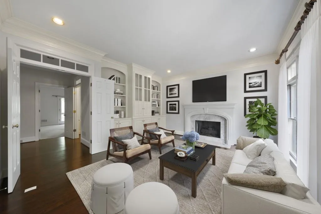 135 Grogans Lake Drive, Sandy Springs, Georgia 30350, 6 Bedrooms Bedrooms, ,4 BathroomsBathrooms,Residential,Sold,135 Grogans Lake Drive,6756364