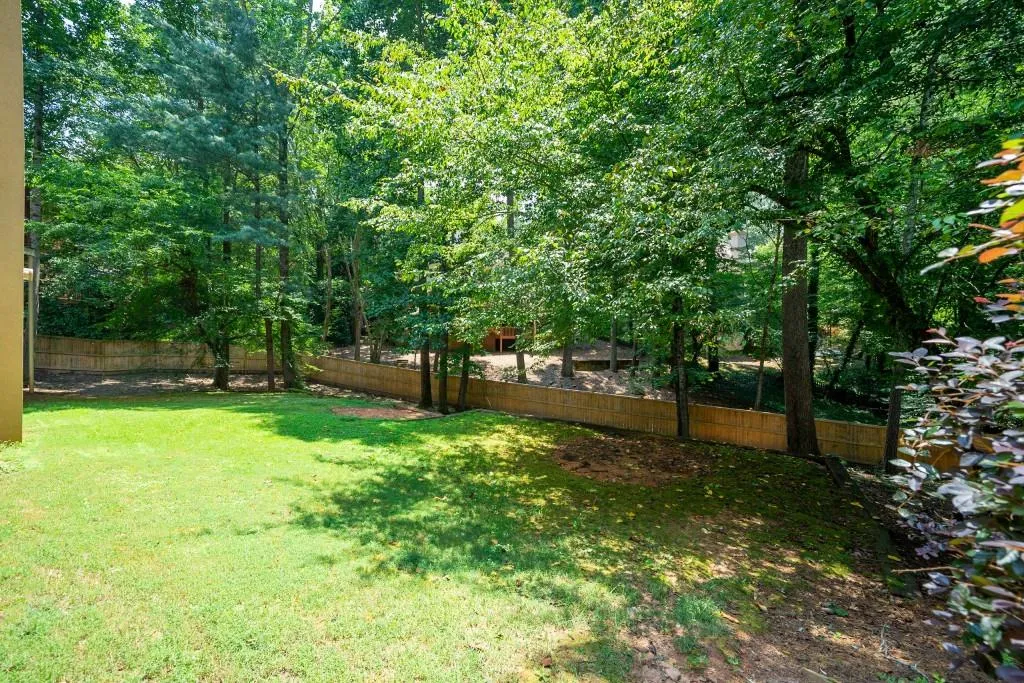 135 Grogans Lake Drive, Sandy Springs, Georgia 30350, 6 Bedrooms Bedrooms, ,4 BathroomsBathrooms,Residential,Sold,135 Grogans Lake Drive,6756364