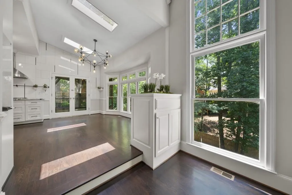 135 Grogans Lake Drive, Sandy Springs, Georgia 30350, 6 Bedrooms Bedrooms, ,4 BathroomsBathrooms,Residential,Sold,135 Grogans Lake Drive,6756364