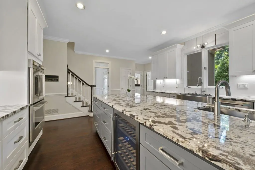 135 Grogans Lake Drive, Sandy Springs, Georgia 30350, 6 Bedrooms Bedrooms, ,4 BathroomsBathrooms,Residential,Sold,135 Grogans Lake Drive,6756364