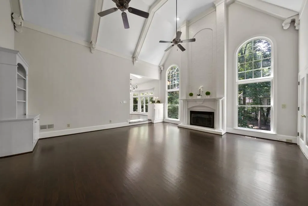 135 Grogans Lake Drive, Sandy Springs, Georgia 30350, 6 Bedrooms Bedrooms, ,4 BathroomsBathrooms,Residential,Sold,135 Grogans Lake Drive,6756364