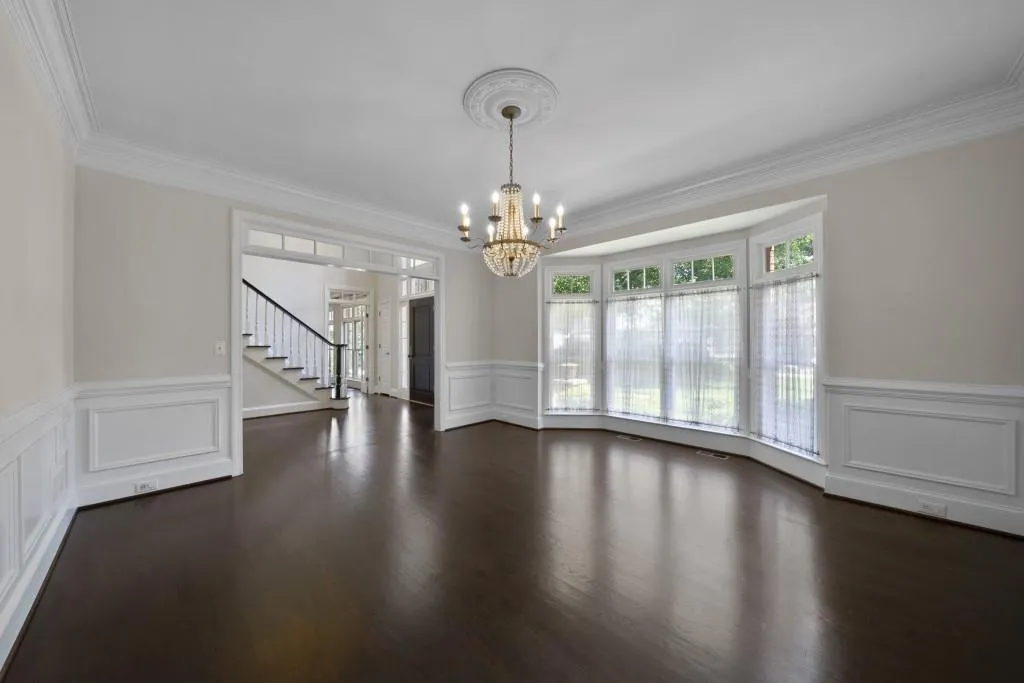 135 Grogans Lake Drive, Sandy Springs, Georgia 30350, 6 Bedrooms Bedrooms, ,4 BathroomsBathrooms,Residential,Sold,135 Grogans Lake Drive,6756364