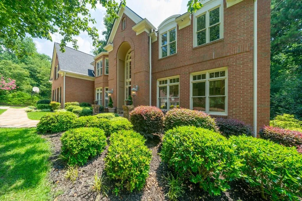 135 Grogans Lake Drive, Sandy Springs, Georgia 30350, 6 Bedrooms Bedrooms, ,4 BathroomsBathrooms,Residential,Sold,135 Grogans Lake Drive,6756364