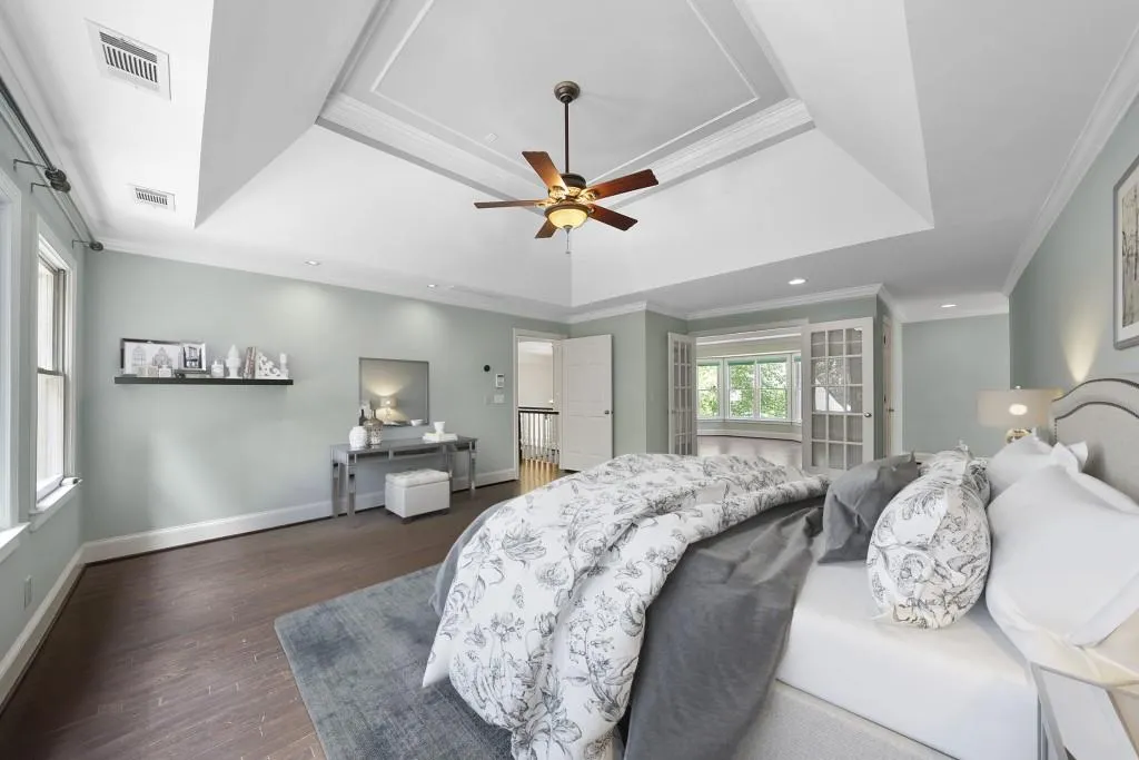 135 Grogans Lake Drive, Sandy Springs, Georgia 30350, 6 Bedrooms Bedrooms, ,4 BathroomsBathrooms,Residential,Sold,135 Grogans Lake Drive,6756364