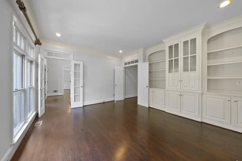 135 Grogans Lake Drive, Sandy Springs, Georgia 30350, 6 Bedrooms Bedrooms, ,4 BathroomsBathrooms,Residential,Sold,135 Grogans Lake Drive,6756364