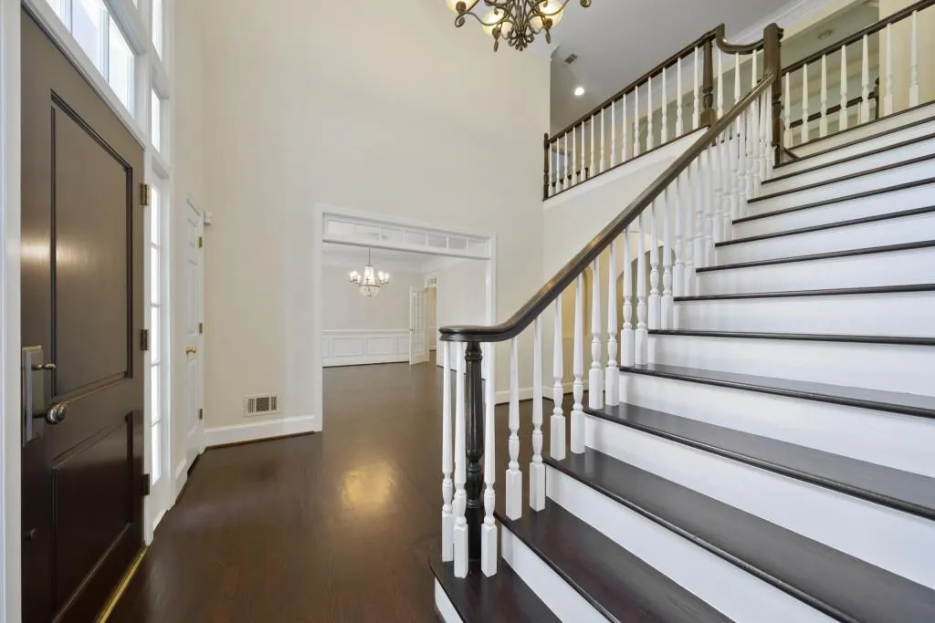 135 Grogans Lake Drive, Sandy Springs, Georgia 30350, 6 Bedrooms Bedrooms, ,4 BathroomsBathrooms,Residential,Sold,135 Grogans Lake Drive,6756364