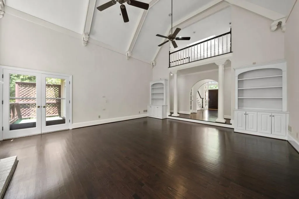 135 Grogans Lake Drive, Sandy Springs, Georgia 30350, 6 Bedrooms Bedrooms, ,4 BathroomsBathrooms,Residential,Sold,135 Grogans Lake Drive,6756364