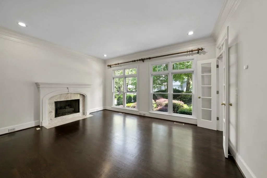 135 Grogans Lake Drive, Sandy Springs, Georgia 30350, 6 Bedrooms Bedrooms, ,4 BathroomsBathrooms,Residential,Sold,135 Grogans Lake Drive,6756364