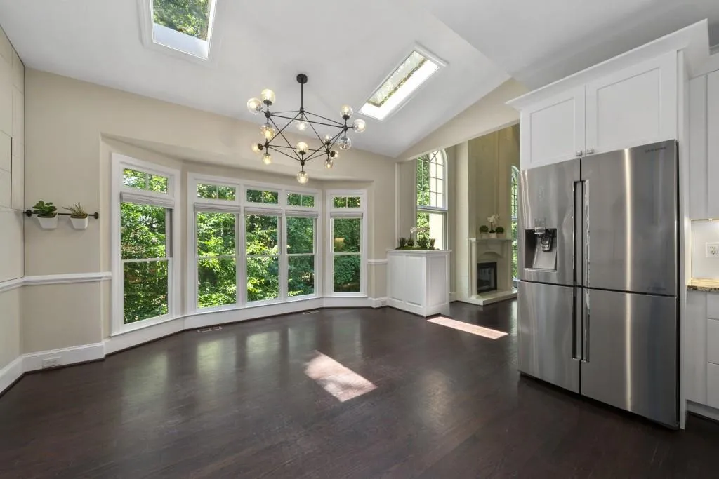 135 Grogans Lake Drive, Sandy Springs, Georgia 30350, 6 Bedrooms Bedrooms, ,4 BathroomsBathrooms,Residential,Sold,135 Grogans Lake Drive,6756364