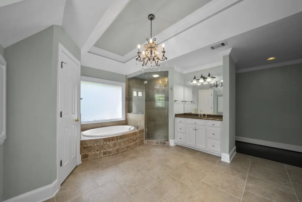 135 Grogans Lake Drive, Sandy Springs, Georgia 30350, 6 Bedrooms Bedrooms, ,4 BathroomsBathrooms,Residential,Sold,135 Grogans Lake Drive,6756364