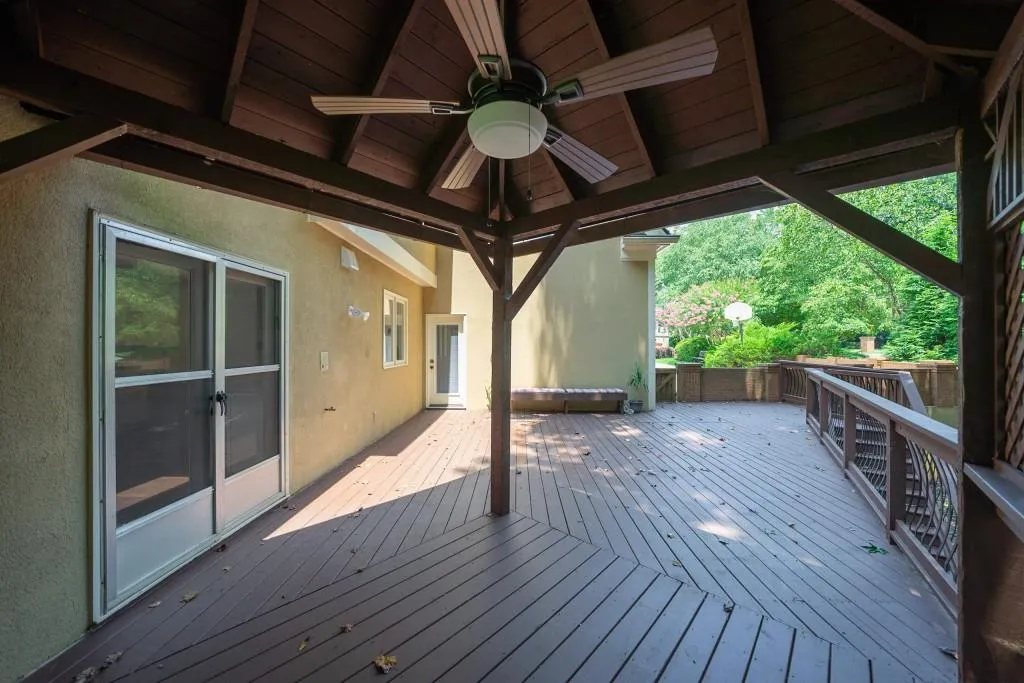 135 Grogans Lake Drive, Sandy Springs, Georgia 30350, 6 Bedrooms Bedrooms, ,4 BathroomsBathrooms,Residential,Sold,135 Grogans Lake Drive,6756364