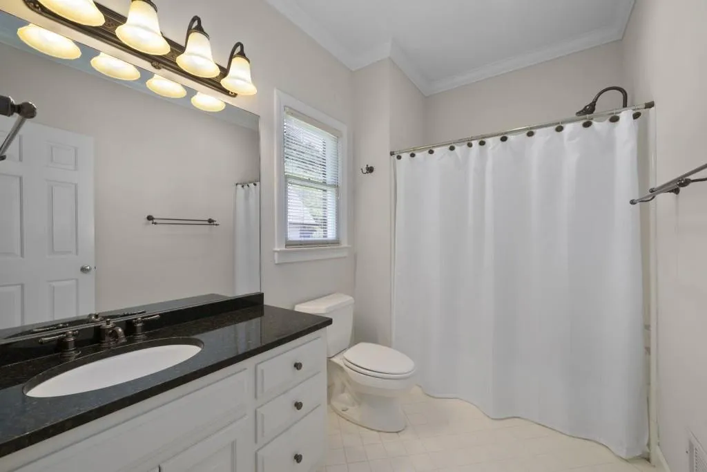 135 Grogans Lake Drive, Sandy Springs, Georgia 30350, 6 Bedrooms Bedrooms, ,4 BathroomsBathrooms,Residential,Sold,135 Grogans Lake Drive,6756364