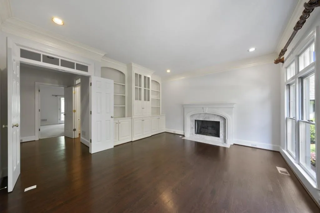 135 Grogans Lake Drive, Sandy Springs, Georgia 30350, 6 Bedrooms Bedrooms, ,4 BathroomsBathrooms,Residential,Sold,135 Grogans Lake Drive,6756364