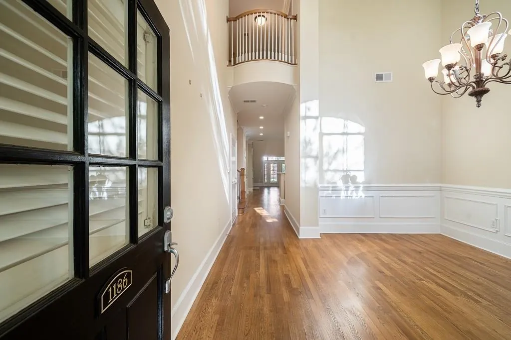 1186 Glenridge Place, Sandy Springs, Georgia 30342, 3 Bedrooms Bedrooms, ,3 BathroomsBathrooms,Residential,Sold,1186 Glenridge Place,6798424