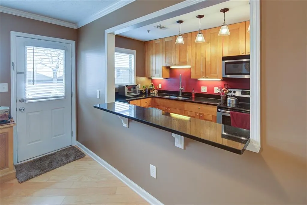 145 N River Drive Unit E, Sandy Springs, Georgia 30350, 2 Bedrooms Bedrooms, ,2 BathroomsBathrooms,Residential,Sold,145 N River Drive Unit E,6680103