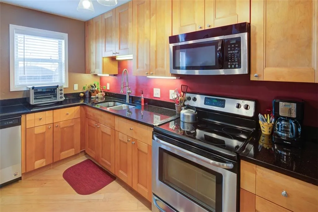 145 N River Drive Unit E, Sandy Springs, Georgia 30350, 2 Bedrooms Bedrooms, ,2 BathroomsBathrooms,Residential,Sold,145 N River Drive Unit E,6680103