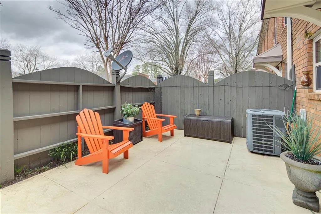 145 N River Drive Unit E, Sandy Springs, Georgia 30350, 2 Bedrooms Bedrooms, ,2 BathroomsBathrooms,Residential,Sold,145 N River Drive Unit E,6680103