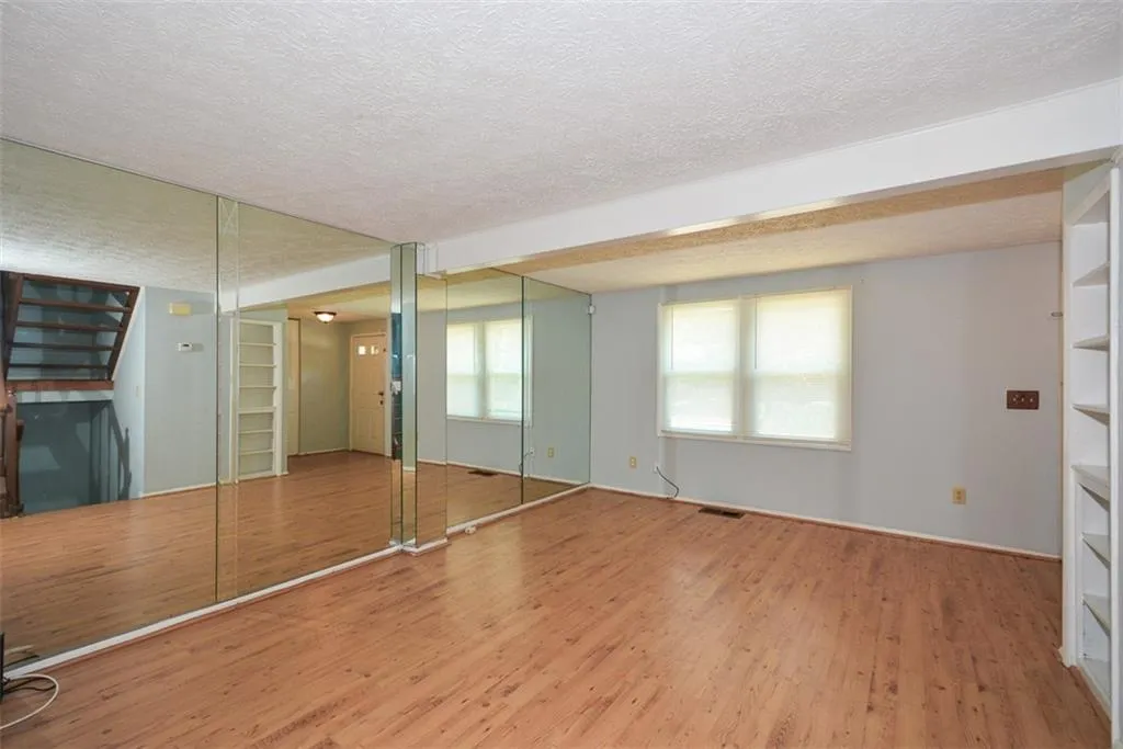8891 Roberts Drive, Atlanta, Georgia 30350, 3 Bedrooms Bedrooms, ,3 BathroomsBathrooms,Residential,Sold,8891 Roberts Drive,7461616