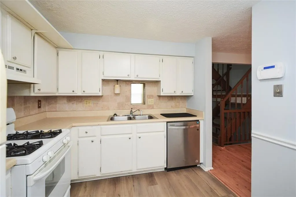 8891 Roberts Drive, Atlanta, Georgia 30350, 3 Bedrooms Bedrooms, ,3 BathroomsBathrooms,Residential,Sold,8891 Roberts Drive,7461616