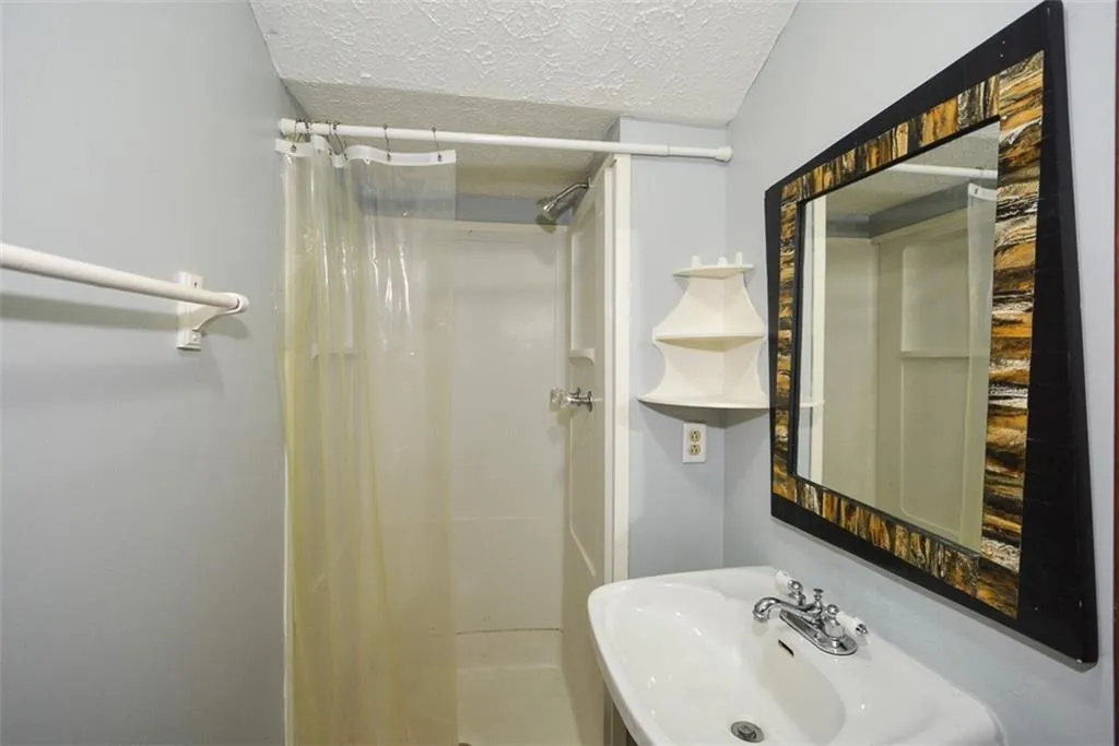 8891 Roberts Drive, Atlanta, Georgia 30350, 3 Bedrooms Bedrooms, ,3 BathroomsBathrooms,Residential,Sold,8891 Roberts Drive,7461616