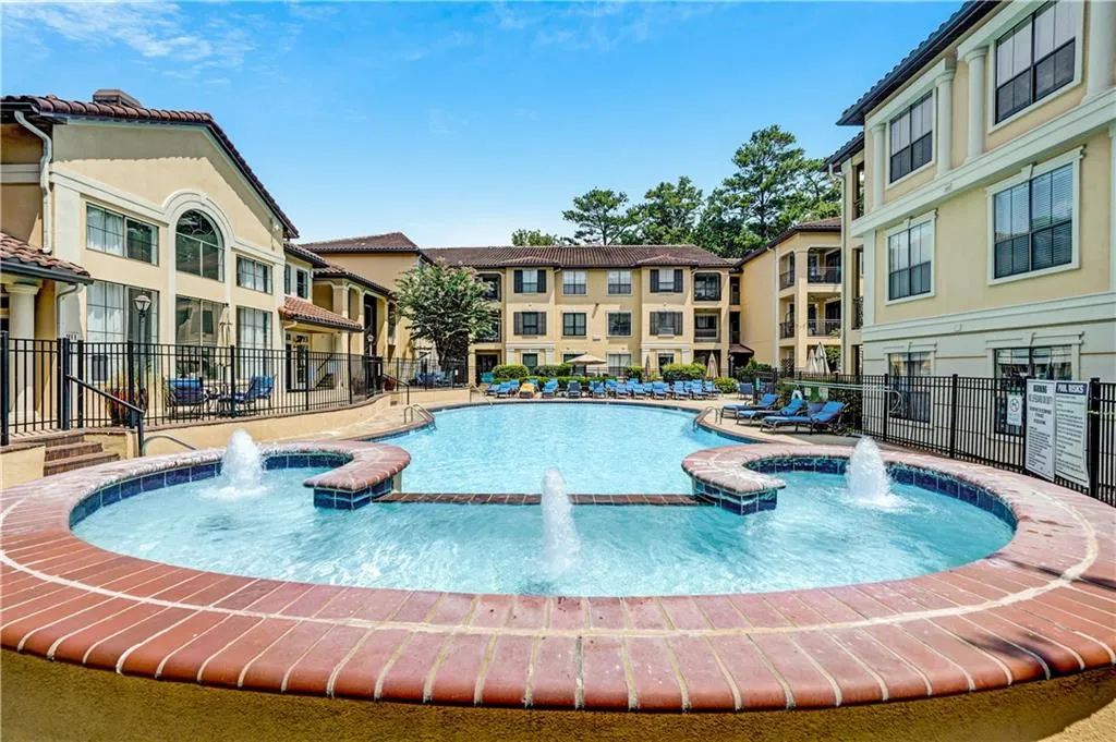 3777 Peachtree Road Ne Unit 1324, Brookhaven, Georgia 30319, 2 Bedrooms Bedrooms, ,1 BathroomBathrooms,Residential,For Sale,3777 Peachtree Road Ne Unit 1324,7647622