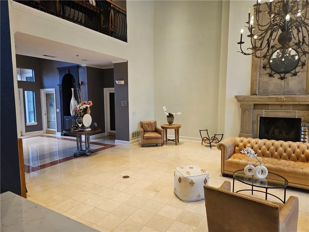 3777 Peachtree Road Ne Unit 1324, Brookhaven, Georgia 30319, 2 Bedrooms Bedrooms, ,1 BathroomBathrooms,Residential,For Sale,3777 Peachtree Road Ne Unit 1324,7647622