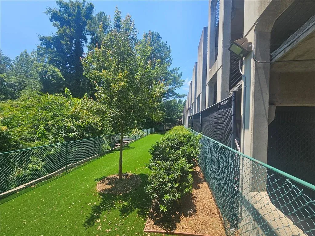 3777 Peachtree Road Ne Unit 1324, Brookhaven, Georgia 30319, 2 Bedrooms Bedrooms, ,1 BathroomBathrooms,Residential,For Sale,3777 Peachtree Road Ne Unit 1324,7647622