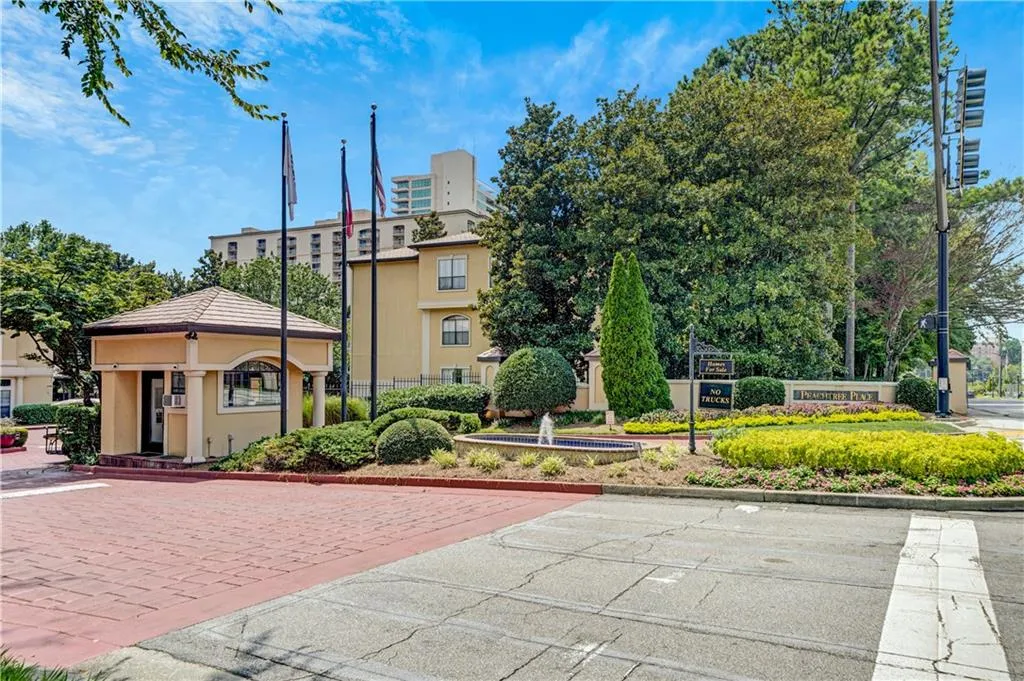 3777 Peachtree Road Ne Unit 1324, Brookhaven, Georgia 30319, 2 Bedrooms Bedrooms, ,1 BathroomBathrooms,Residential,For Sale,3777 Peachtree Road Ne Unit 1324,7647622
