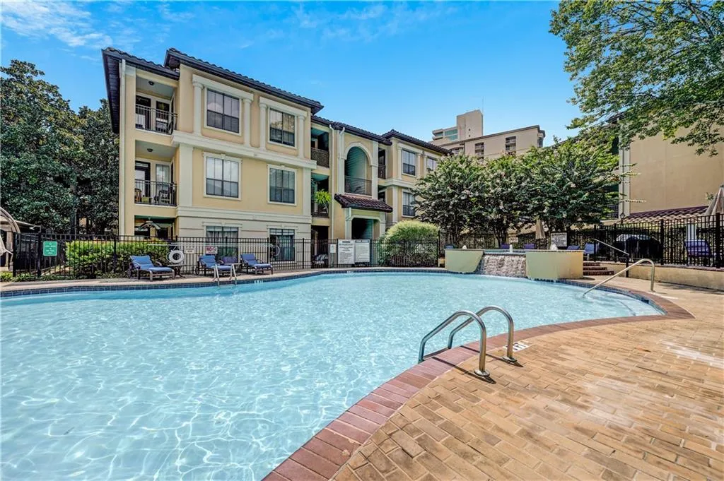 3777 Peachtree Road Ne Unit 1324, Brookhaven, Georgia 30319, 2 Bedrooms Bedrooms, ,1 BathroomBathrooms,Residential,For Sale,3777 Peachtree Road Ne Unit 1324,7647622