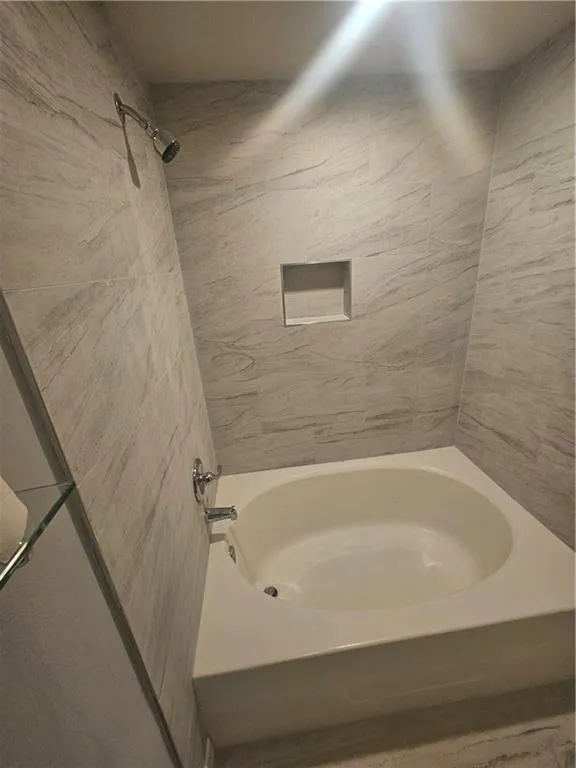 3777 Peachtree Road Ne Unit 1324, Brookhaven, Georgia 30319, 2 Bedrooms Bedrooms, ,1 BathroomBathrooms,Residential,For Sale,3777 Peachtree Road Ne Unit 1324,7647622