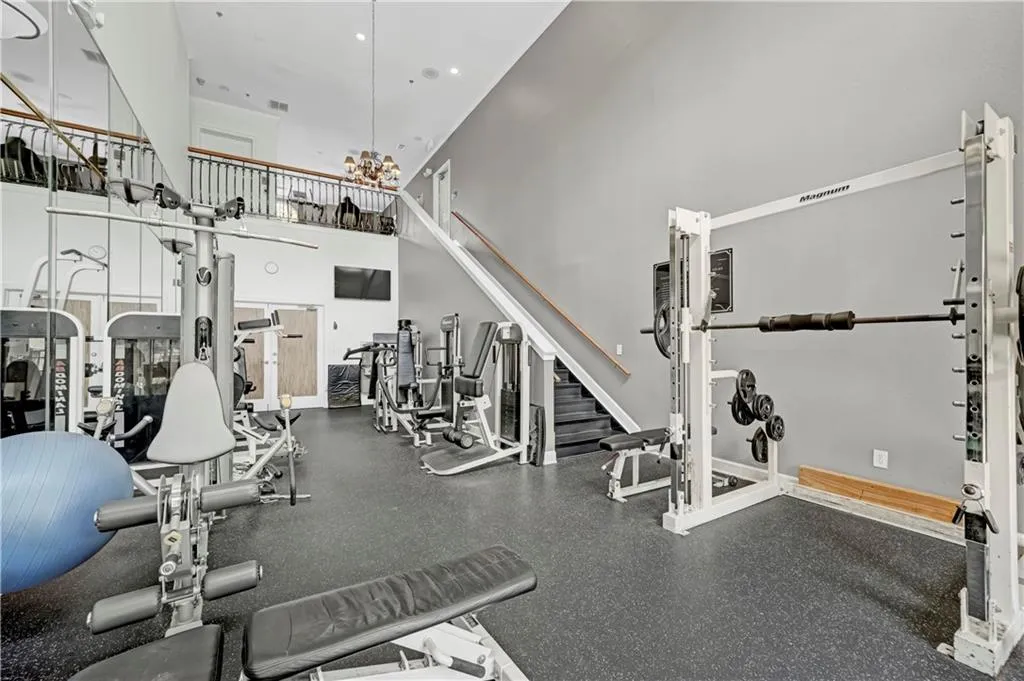 3777 Peachtree Road Ne Unit 1324, Brookhaven, Georgia 30319, 2 Bedrooms Bedrooms, ,1 BathroomBathrooms,Residential,For Sale,3777 Peachtree Road Ne Unit 1324,7647622