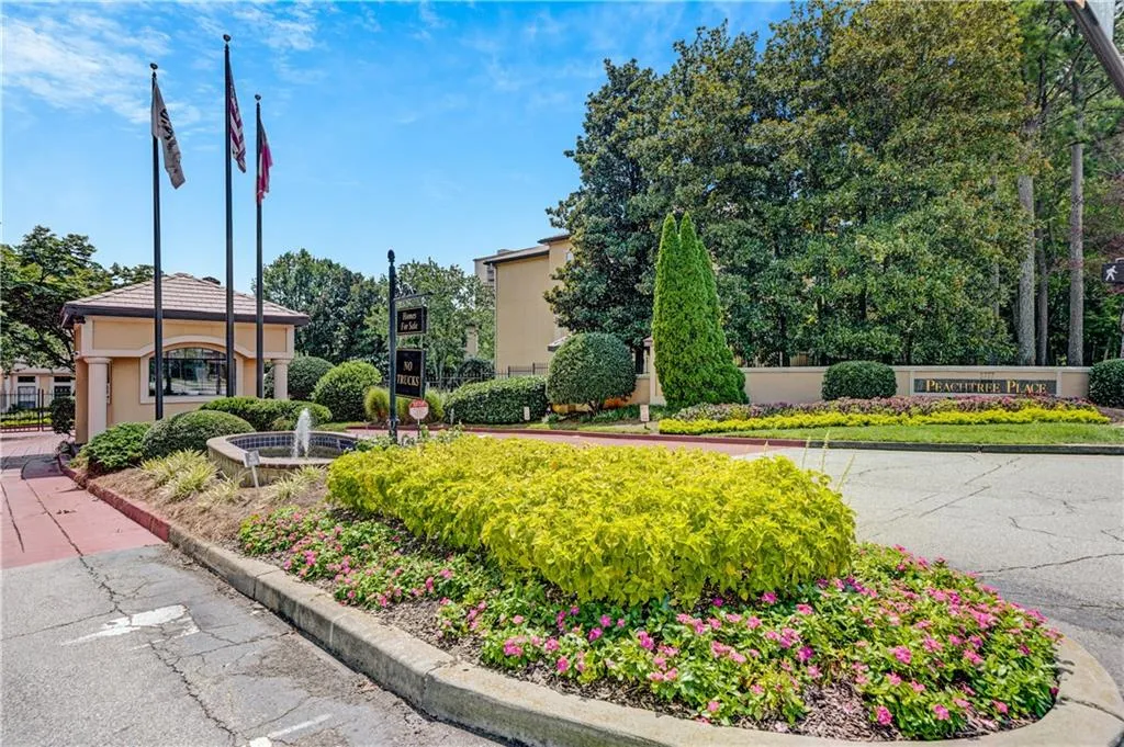 3777 Peachtree Road Ne Unit 1324, Brookhaven, Georgia 30319, 2 Bedrooms Bedrooms, ,1 BathroomBathrooms,Residential,For Sale,3777 Peachtree Road Ne Unit 1324,7647622