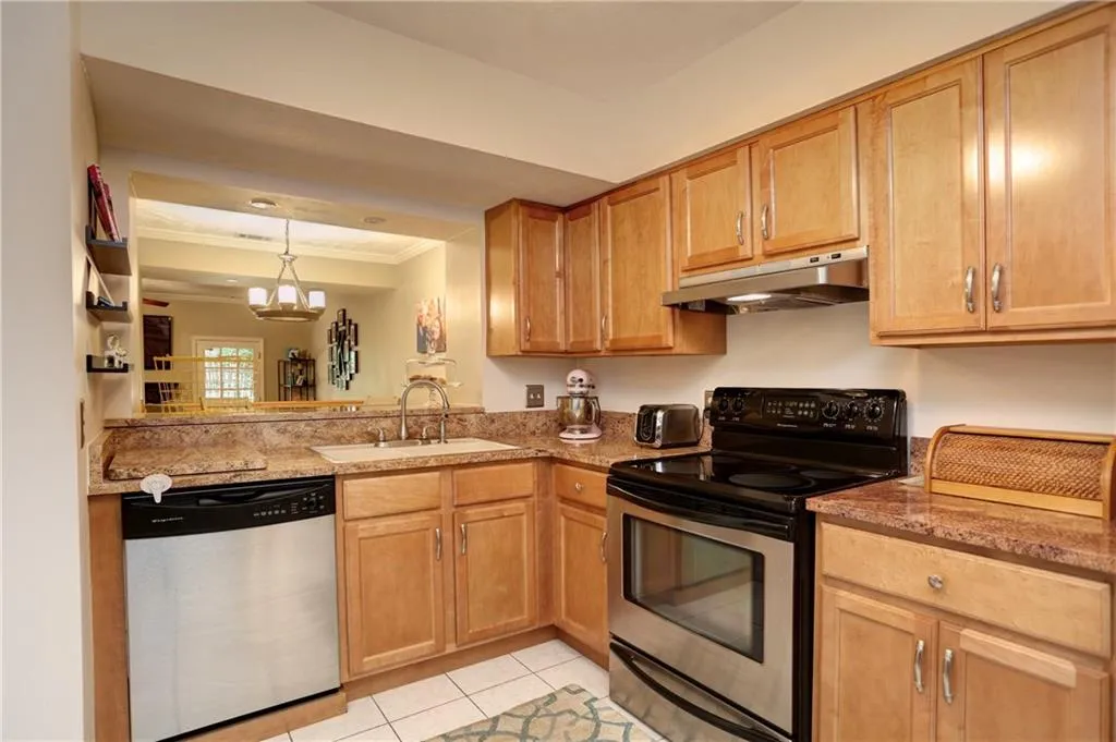 5380 Chemin De Vie, Sandy Springs, Georgia 30342, 2 Bedrooms Bedrooms, ,2 BathroomsBathrooms,Residential,Sold,5380 Chemin De Vie,5718330